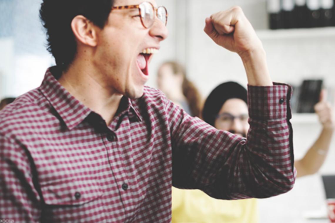 Résztvevők dolgoznak egy SEO workshop során